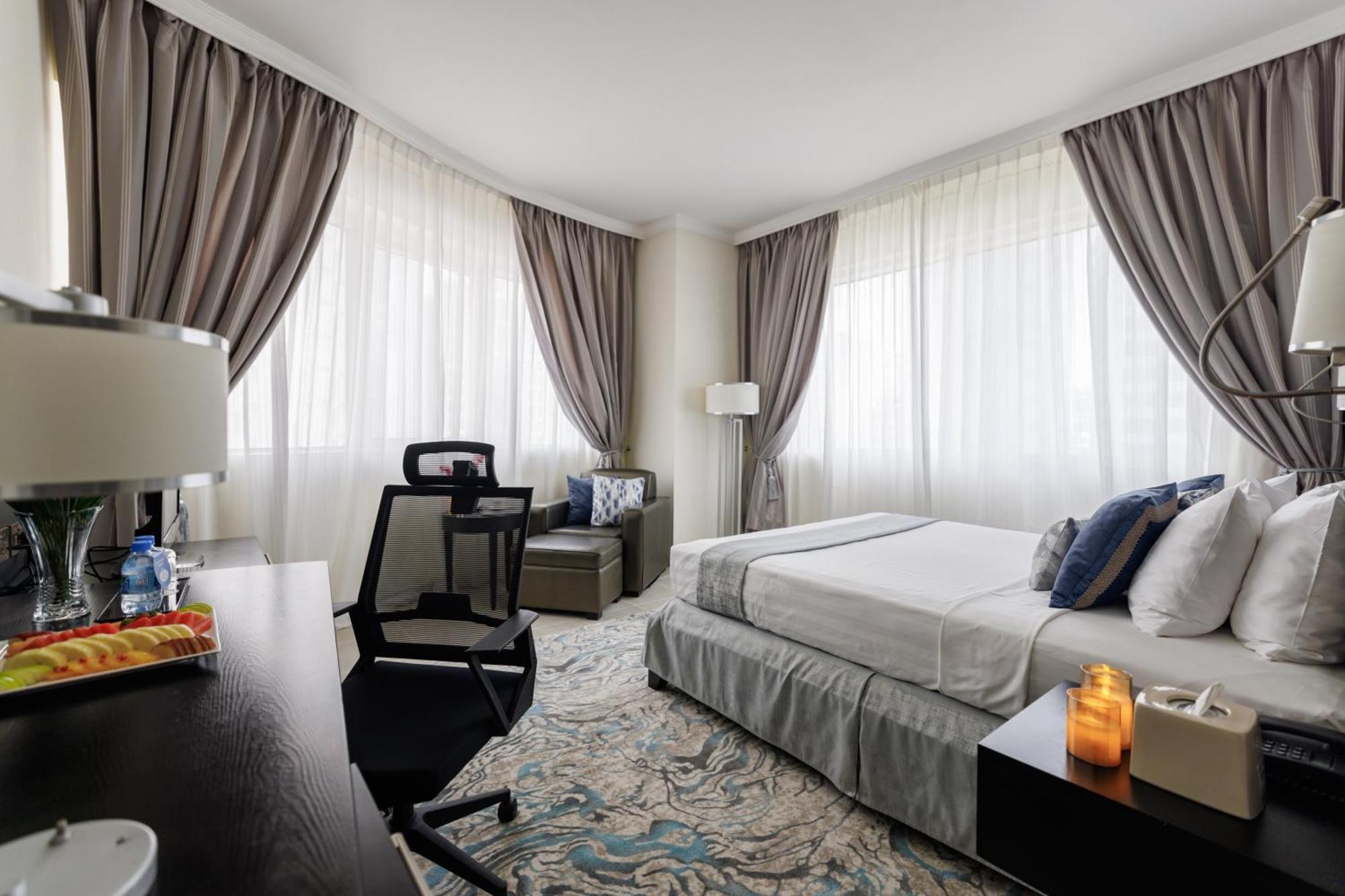 The Royal Riviera Hotel Doha Exteriör bild